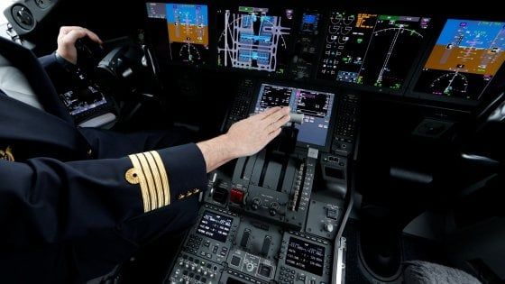 Stress e troppe ore ad alta quota, un pilota su due vola stanco