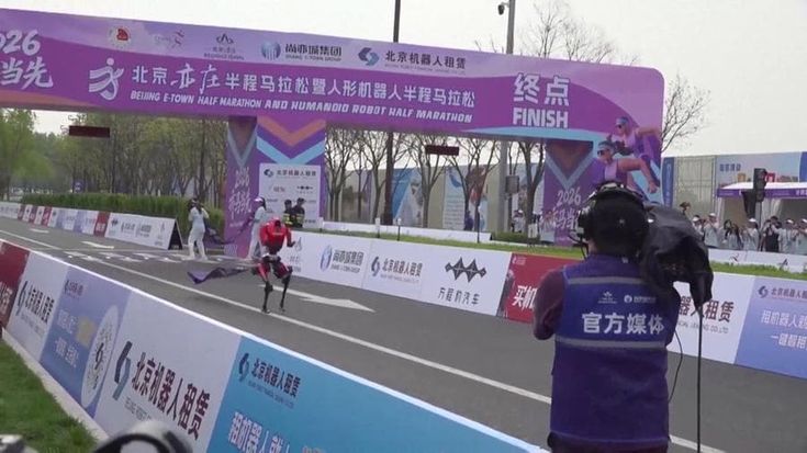 Pechino, un robot batte il record umano nella mezza maratona