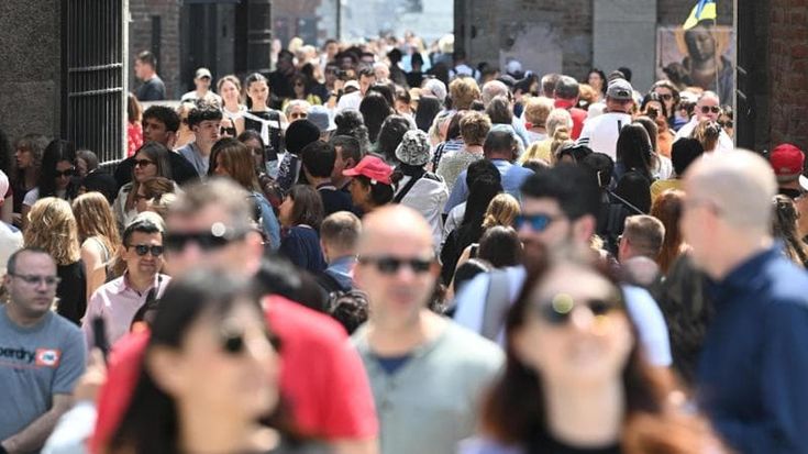 Economia lombarda in frenata, ma la recessione è schivata. Dal Pnrr 13,8 miliardi: i ritardi nelle gare