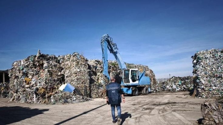 Gestione illecita di rifiuti, sequestrato impianto dove conferivano 10 Comuni foggiani: rischio caos