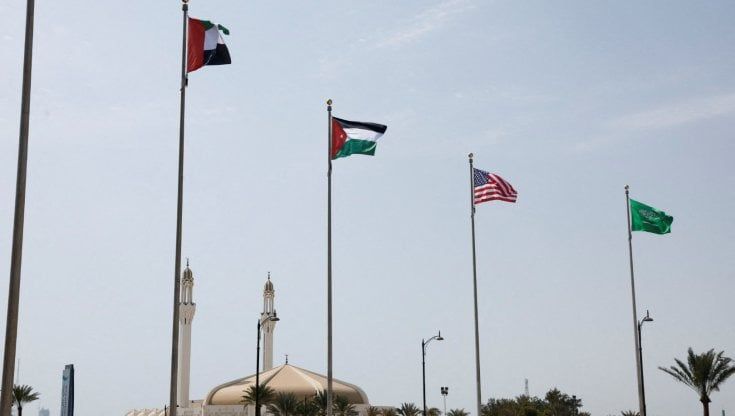 L'Arabia Saudita apre lo spazio aereo, anche ai voli da e per Israele. Biden: "Decisione storica"