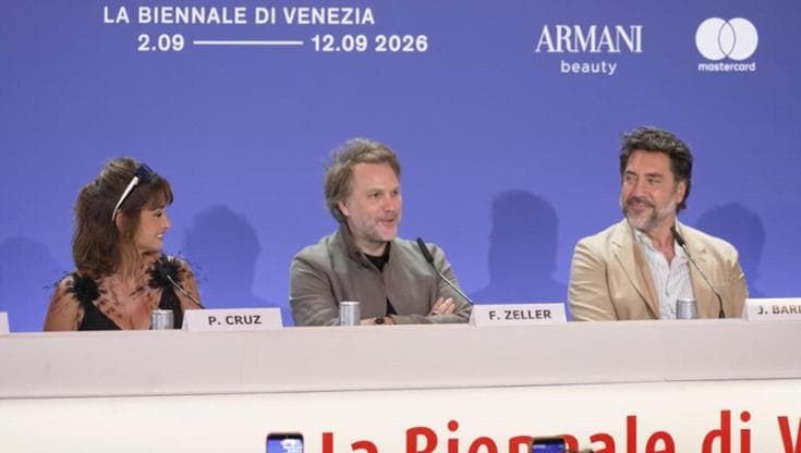 Venezia, show Bardem-Cruz. Lui: "Non litighiamo mai". Lei: "Impossibile, ci conosciamo da 30 anni"