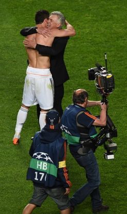 Champions al Real Madrid, la festa in campo