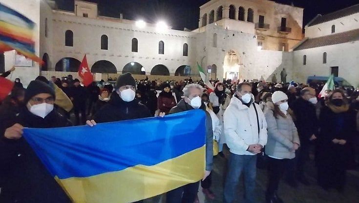 Ucraina, a Bari centinaia in corteo fino alla basilica di San Nicola per chiedere la fine della guerra. "Riprenda il dialogo"