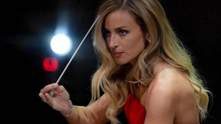Beatrice Venezi si affida a Giulia Bongiorno: "Pronta a difendermi da chi diffonde menzogne"