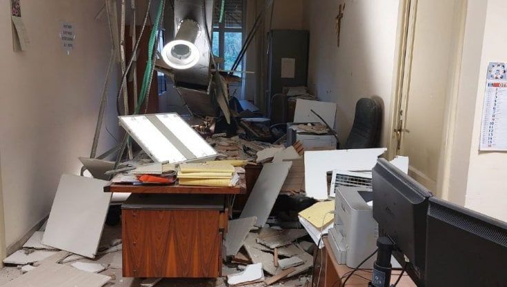 Crolla soffitto del Palazzo di giustizia a Catania, nessun ferito