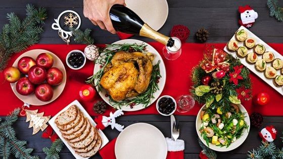 A Natale, né ristorante né fai da te: lo chef arriva a casa e cucina per voi