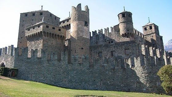 Non solo Bianco. La Vallée dei Castelli e delle miniere
