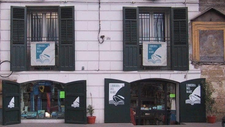 Chiude la Libreria del mare: “E’ venuto il momento di fermarmi”