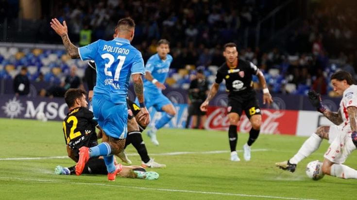 Il Napoli torna primo: Politano e Kvara stendono il Monza