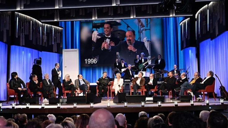 Il Parioli diventa “teatro Costanzo”. L’omaggio al giornalista a un anno dalla morte