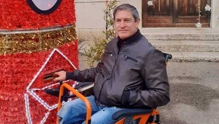 Trani, rubata la carrozzina elettrica di Raffaele: ha le gambe amputate per un'infezione rara. Anche Papa Francesco si era mobilitato per lui
