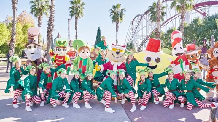 Spettacoli di danza e di magia, villaggi degli elfi: il Natale incantato dei parchi divertimenti