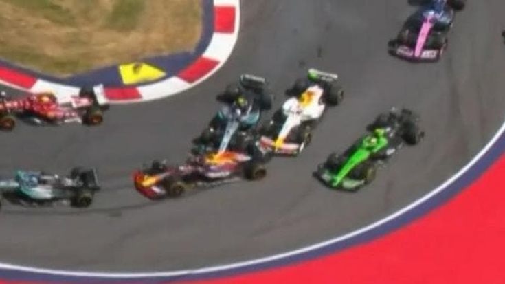 Incidente tra Antonelli e Verstappen nel Gp d’Austria, i due piloti subito fuori