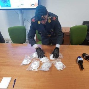 Torino: mascherine su ebay a 5mila euro, denunciati ventidue imprenditori
