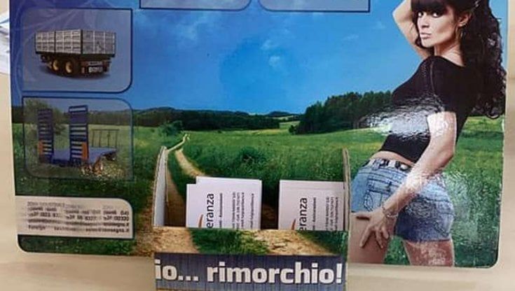 'Io rimorchio', lo slogan dell'azienda di attrezzi agricoli indigna il Salento: "E' sessista"