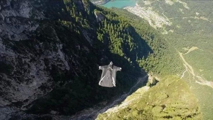 Si lancia con una tuta alare dalla cima del Framont: morto basejumper nel bellunese