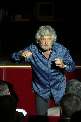 Show di Grillo: "Bologna, città di finti comunisti"
