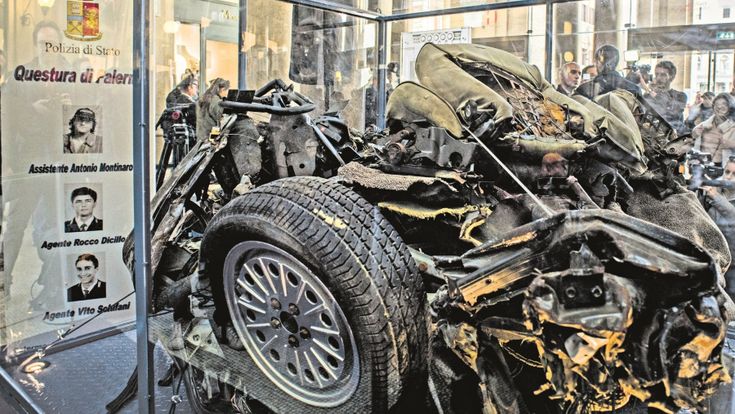A Roma in mostra i resti dell'auto della scorta di Falcone