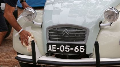 Citroen 2CV, tutti in Portogallo, al raduno dei record