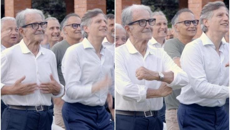 Prodi si lascia contagiare dalla haka guidata da sir Kirwan, ex ct dell’Italia di rugby