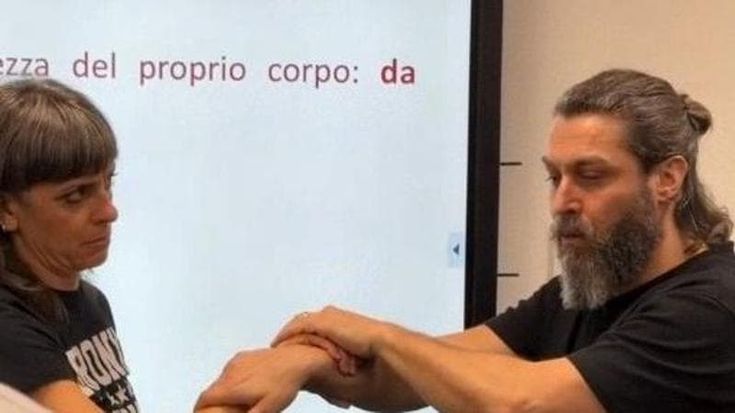 L’outlet di Castel Romano offre l’autodifesa alle dipendenti: “Serve a gestire la quotidianità”