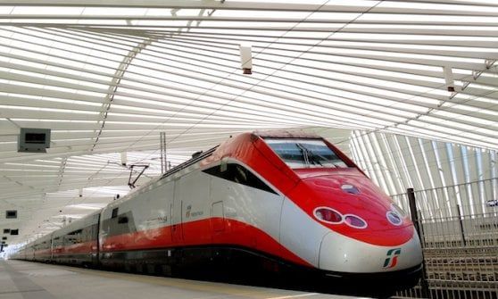 Protesta la Cisl: "I treni ad Alta velocità dimenticano l'Emilia". Trenitalia: presto attivi