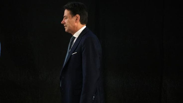 Fenomenologia di uno vale uno. In Italia solo i 5stelle votano online