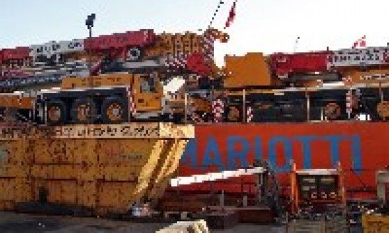 Andora, la chiatta arriva sabato<br />Quattro le gru gi&agrave; caricate a bordo