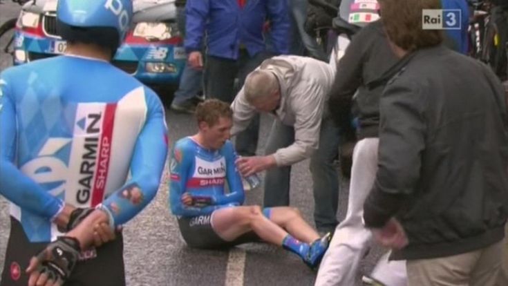 Giro d'Italia, l'irlandese Martin cade e si ritira