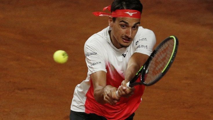 Tennis, Internazionali: infinito Sonego, eliminato Thiem. Al terzo tutti a casa: c'è il coprifuoco. Berrettini cede a Tsitsipas, Djokovic e Nadal ai quarti