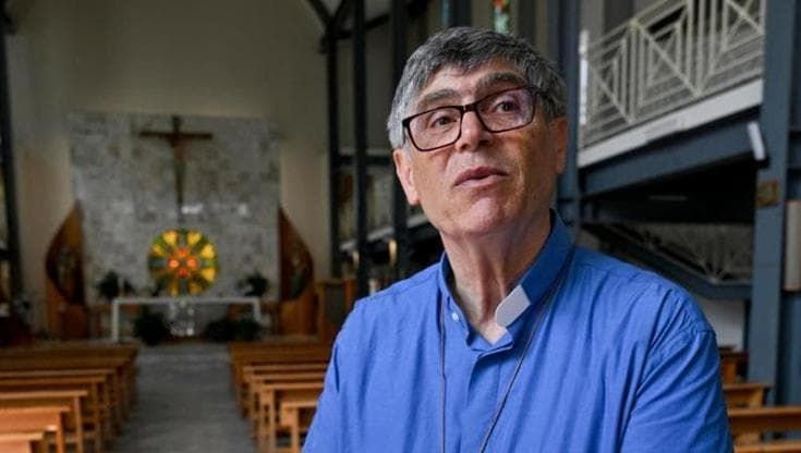 Consegnò un proiettile in chiesa a don Patriciello, condannato a tre anni Vittorio De Luca
