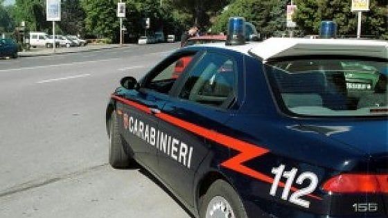 Violenza, botte alla moglie che lo vuole lasciare