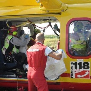 Milano, auto contro camion sulla provinciale: due ragazze ferite gravemente