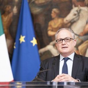 Gualtieri: "Dall'Ue serve sforzo maggiore. Noi pronti a iniettare 200 miliardi di prestiti garantiti"