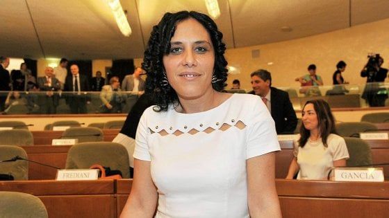 "Qui la gerarchia vince sui meriti": Torino, la consigliera regionale grillina Batzella sbatte la porta e lascia il gruppo