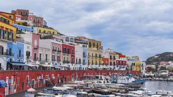 Approdi e partenze nei porti del Lazio tra sapori e letteratura. La nuova guida di Repubblica