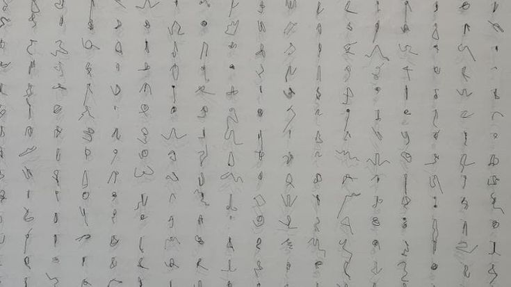 Forcine contorte, pagine piegate, parole come lava: l’arte di Bahar Hamzehpour sull’Iran che soffre