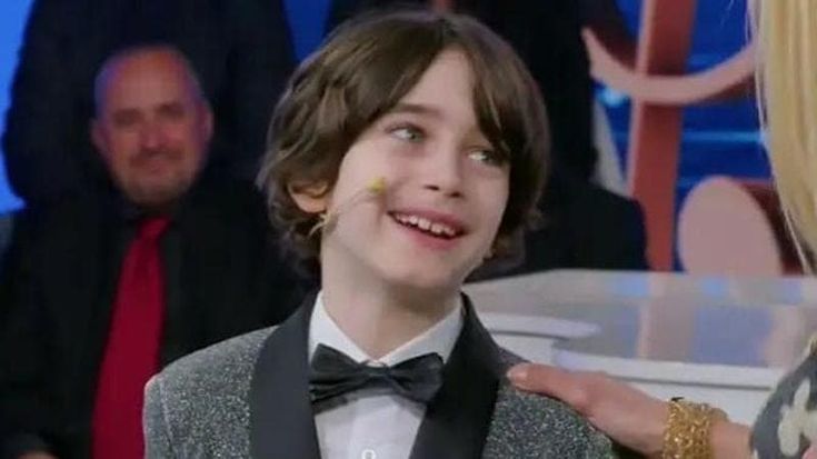 Giacomo e la passione per Sanremo, a 9 anni conosce storia e canzoni del Festival: “Sogna l’Ariston”