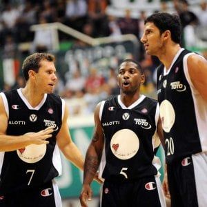 Basket, la caduta della Virtus Bologna: dai 15 scudetti alla A2