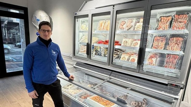 Saraghi e scampi surgelati alla pescheria gourmet
