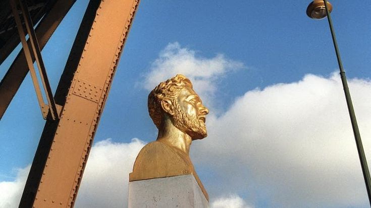 Eiffel 100 anni dopo. Dalla Torre, che doveva chiamarsi Bönickhausen, alla Statua della Libertà, la sua vita tra 500 capolavori e un clamoroso flop