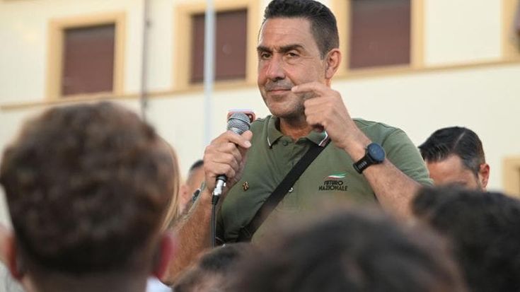 Vannacci marcia su Bologna e arruola consiglieri del centrodestra. “Una nostra lista per il 2027”