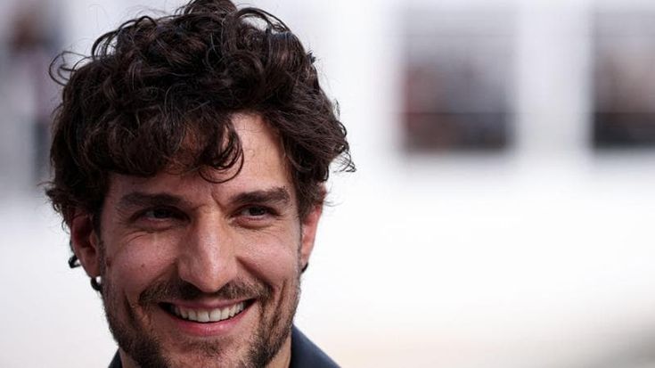 Louis Garrell sarà John Elkann nel film di Bellocchio su Marchionne con protagonista Favino
