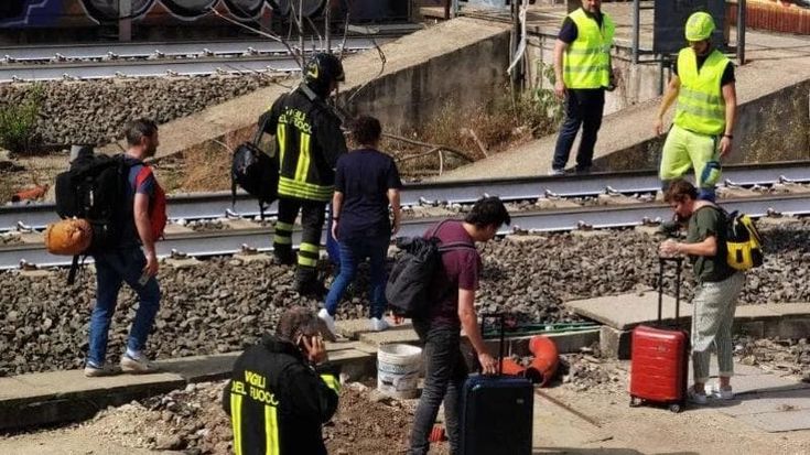 Frecciarossa deragliato a Roma, sei operai verso il processo per disastro colposo: “Ignorato l’effetto delle alte temperature sui binari”