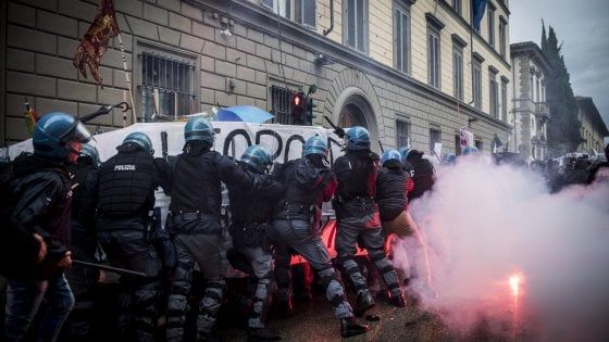 Bologna, poliziotto ferito negli scontri a Firenze è costretto a pagarsi il ticket