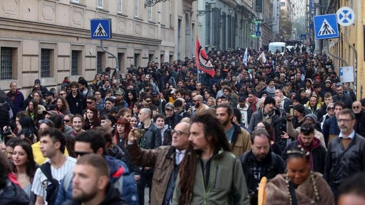 Genova, blitz in via Bertani. Il Buridda si riprende l’ex facoltà occupata