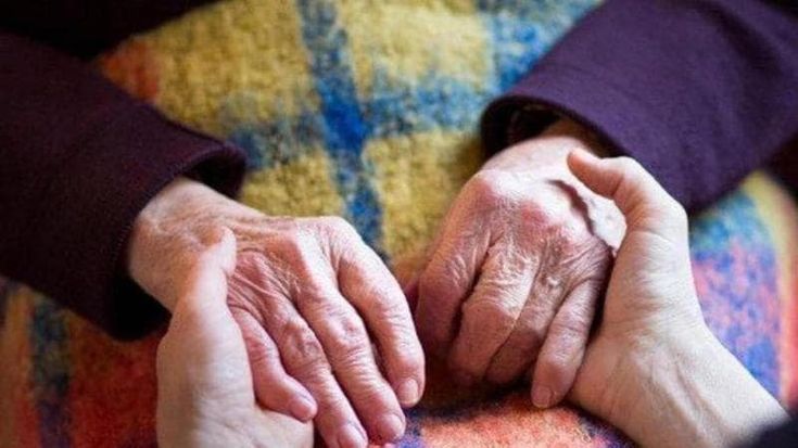 Caregiver, cura invisibile: la Regione vuole una legge condivisa con l’opposizione