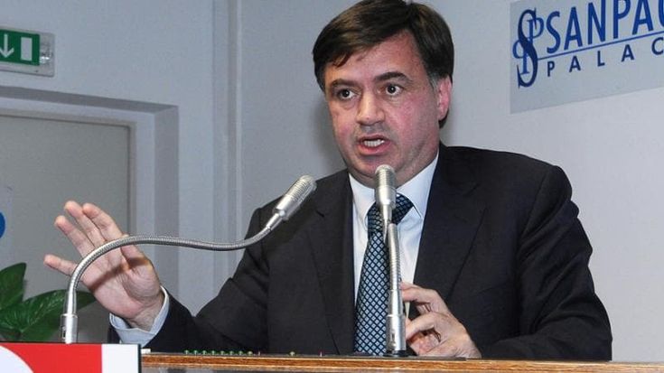 Papania e gli altri in manette per voto di scambio, la politica cerca i boss. La questione morale scuote i palazzi del potere