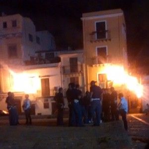 Movida e abusivi, tensione con agenti in piazza Magione